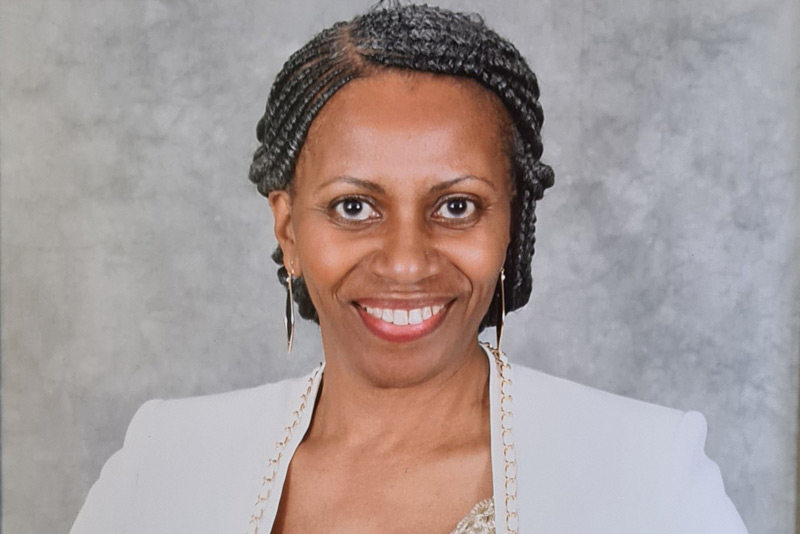 Nursing leader receives award for dedication